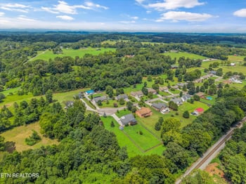 225 Hillsborough Ln, Lenoir City, TN 37772