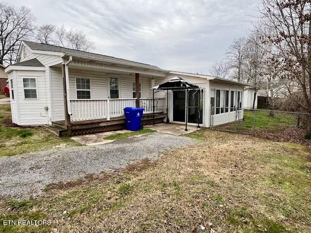 225 Hiway Dr, Clinton, TN 37716