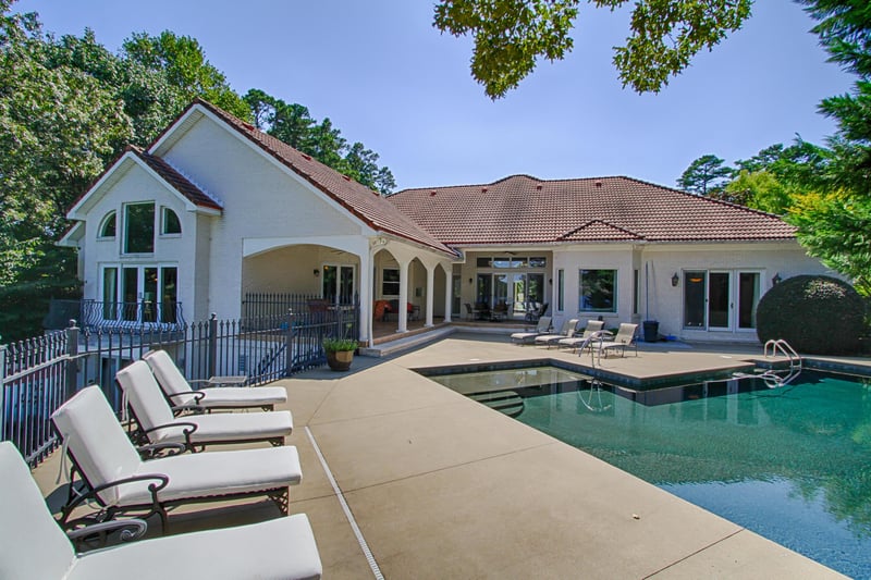 225 Lake Crest Dr, Lenoir City, TN 37772
