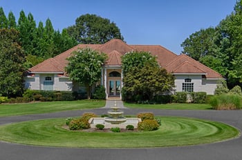 225 Lake Crest Dr, Lenoir City, TN 37772