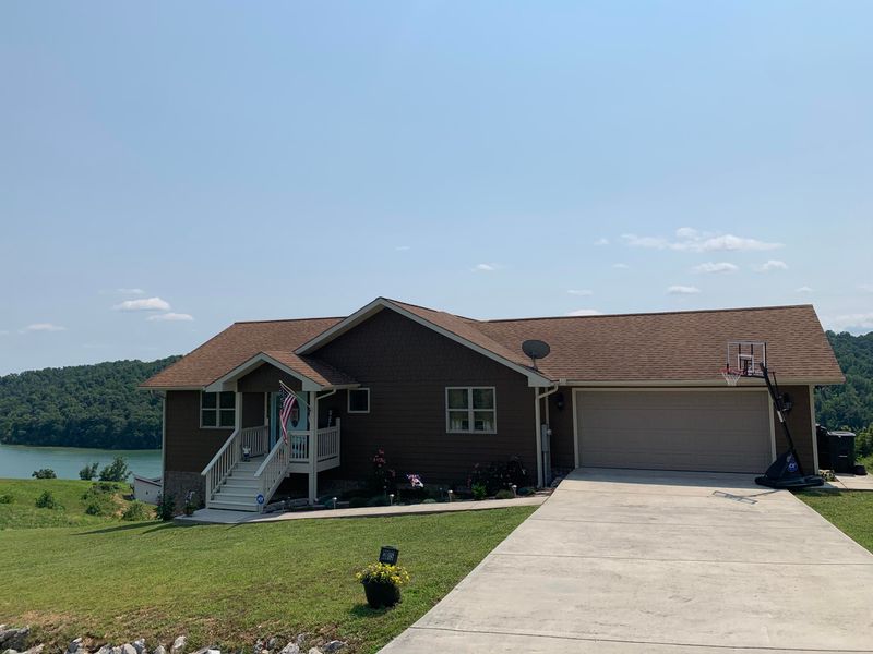 225 Pinnacle Ln, Lafollette, TN 37766