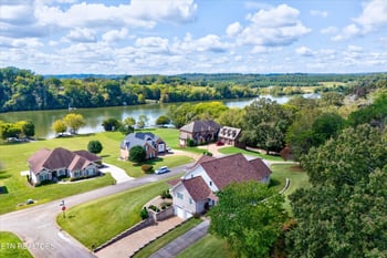 225 Rivers Edge Dr, Loudon, TN 37774