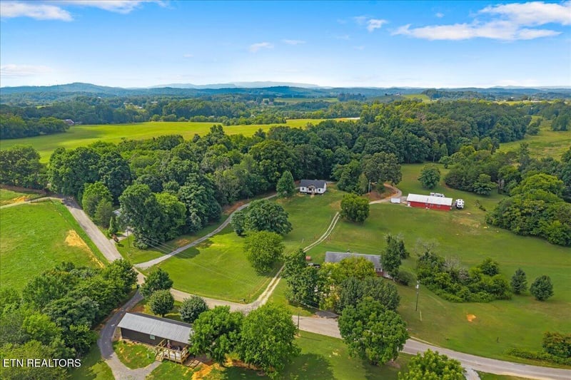 225 Summit Rd, Madisonville, TN 37354