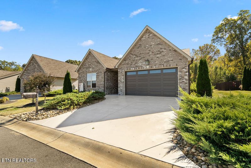 2250 Boulder Crest Ln, Sevierville, TN 37876