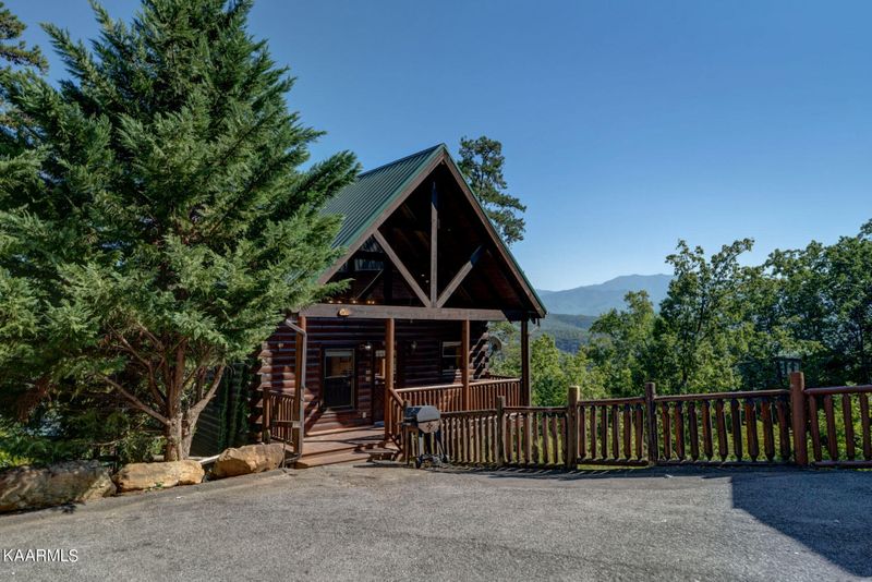 2251 Upper Middle Creek Rd #34, Sevierville, TN 37876