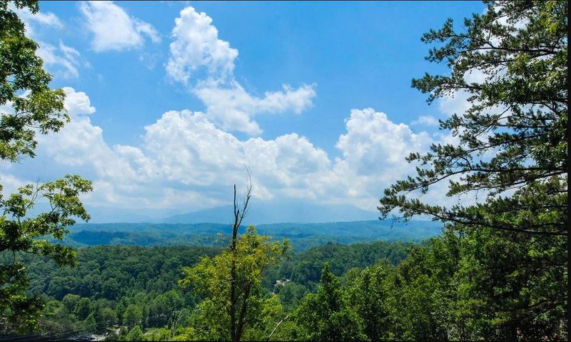 2251 Upper Middle Creek Rd #H, Sevierville, TN 37876