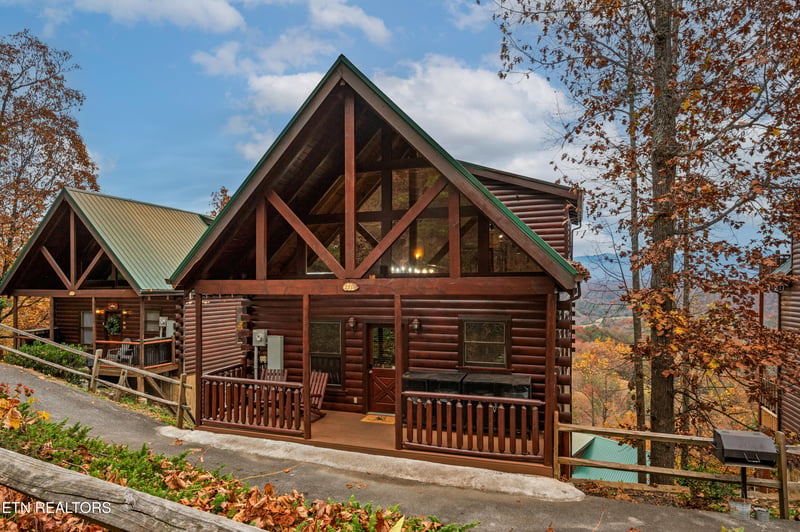 2251 Upper Middle Creek Rd, Sevierville, TN 37876