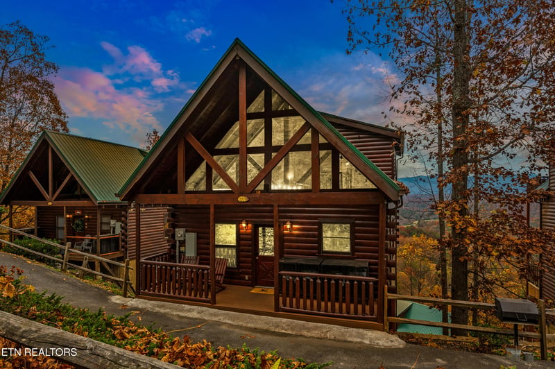 2251 Upper Middle Creek Rd, Sevierville, TN 37876