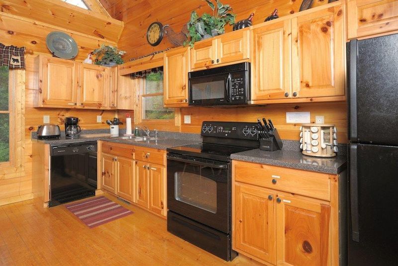 2253 Red Bud Rd, Sevierville, TN 37876