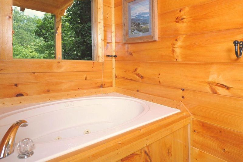 2253 Red Bud Rd, Sevierville, TN 37876