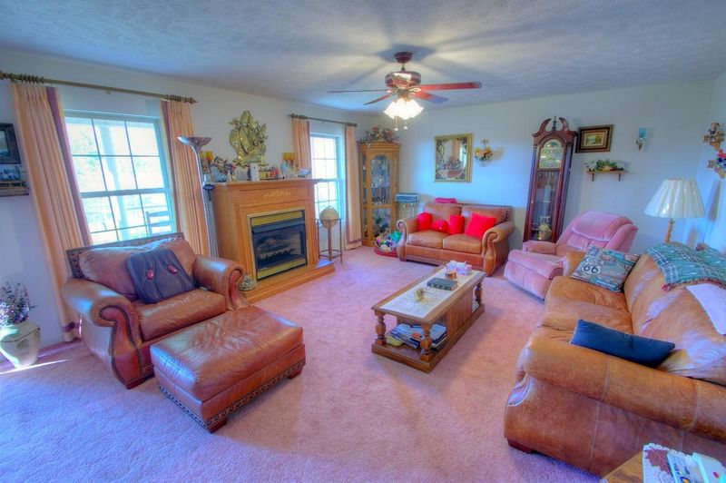 2255 Allenridge Dr, Sevierville, TN 37876