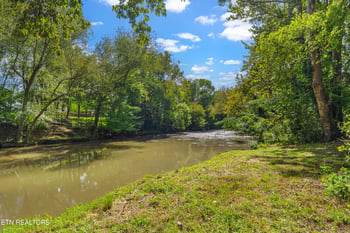 2255 Red Bank Rd, Sevierville, TN 37876