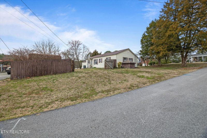 226 Central Ave, Harriman, TN 37748
