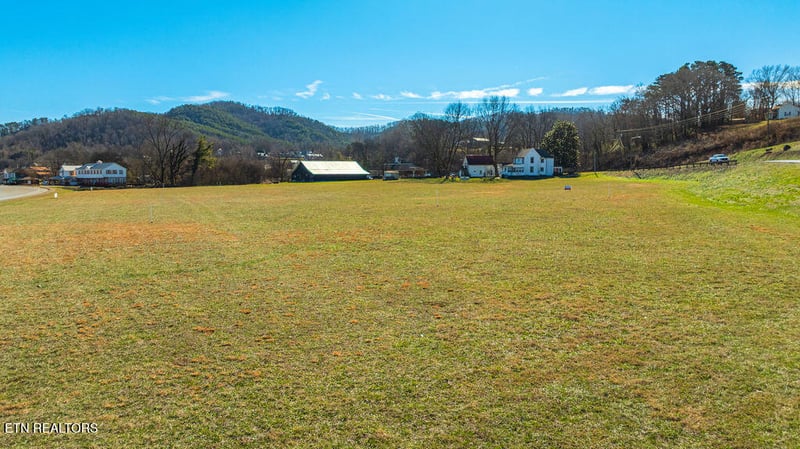 226 Cherohala Skwy, Tellico Plains, TN 37385