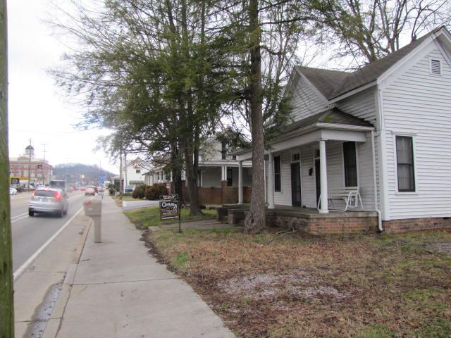 226 E Main St, Sevierville, TN 37862