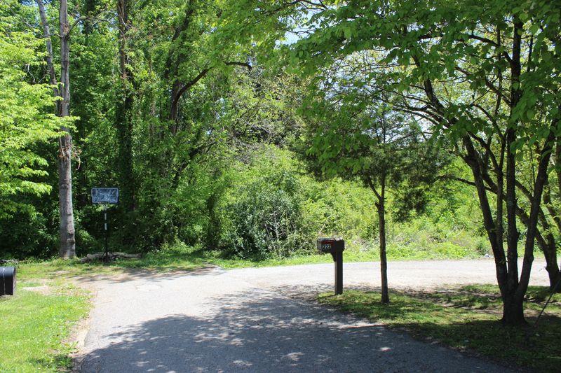 226 Hillside Dr, Lafollette, TN 37766