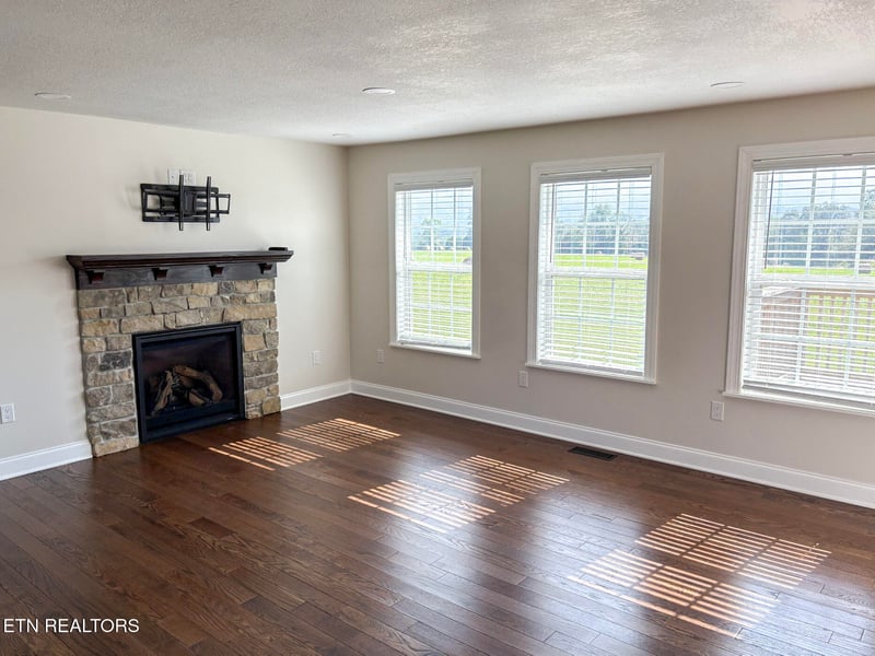 226 Ike Burgess Rd, Crossville, TN 38572