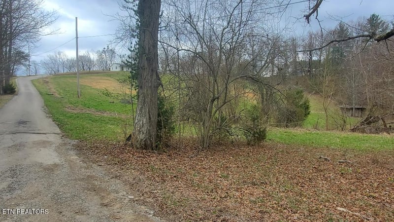 226 Keeton Ln, Oneida, TN 37841