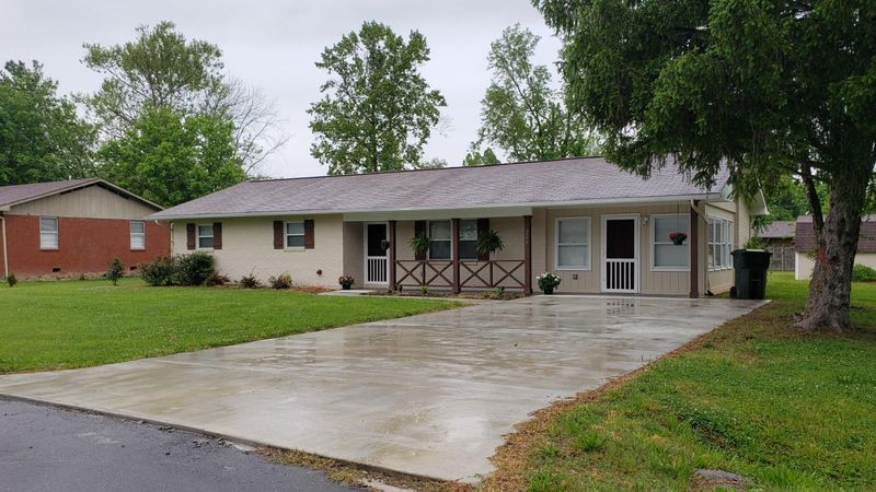 226 Little Pigeon Dr, Sevierville, TN 37862