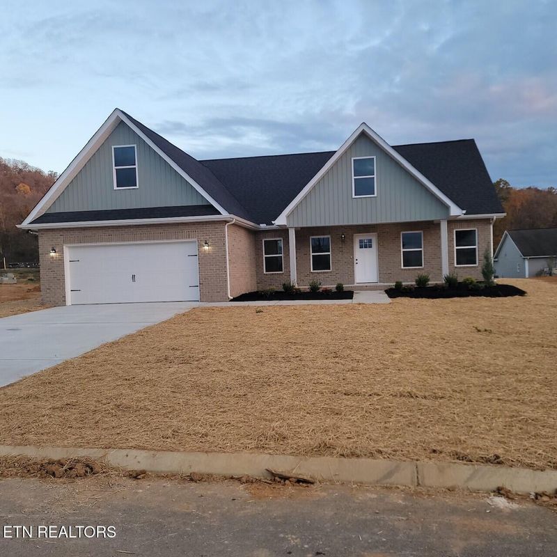 226 Mossy Rock Rd, Clinton, TN 37716