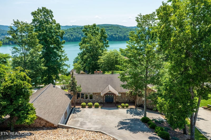 226 Mountain Crest Dr, Lafollette, TN 37766