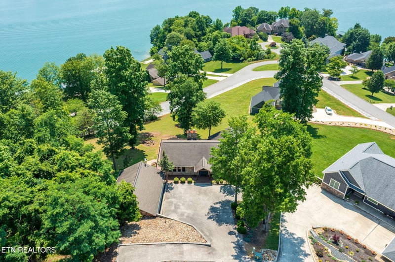 226 Mountain Crest Dr, Lafollette, TN 37766