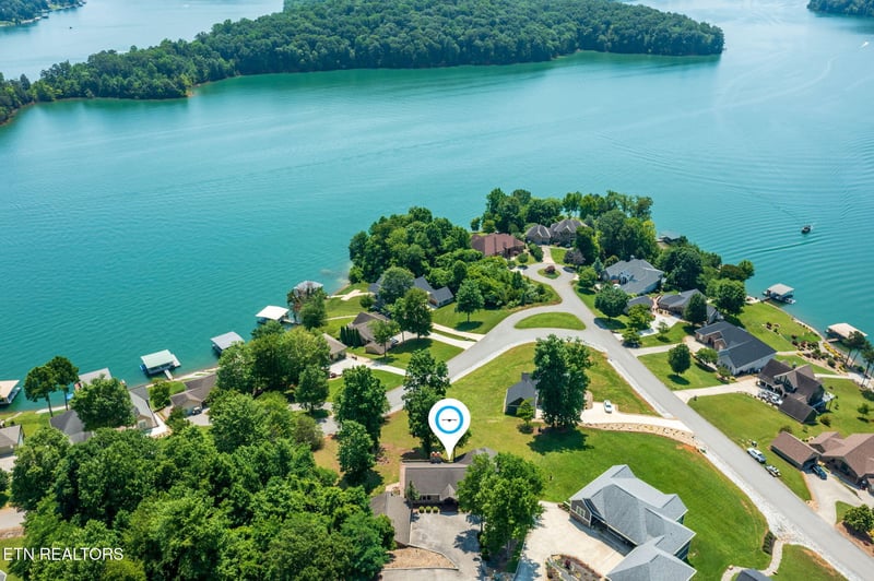 226 Mountain Crest Dr, Lafollette, TN 37766