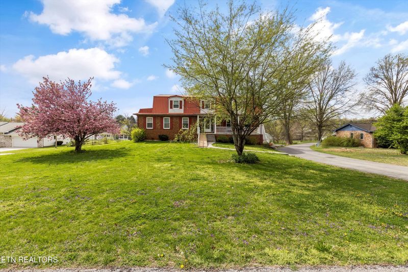226 Thacker Dr, Lafollette, TN 37766