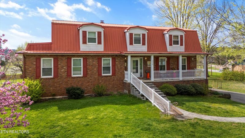 226 Thacker Dr, Lafollette, TN 37766