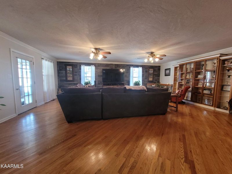 226 Vintage Ln, Clinton, TN 37716