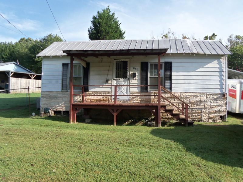 226 York St, Clinton, TN 37716