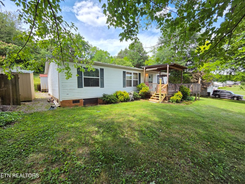 2262 Mentor Rd, Louisville, TN 37777