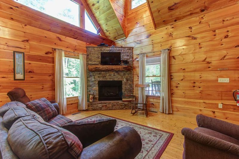 2263 Red Bud Rd, Sevierville, TN 37876