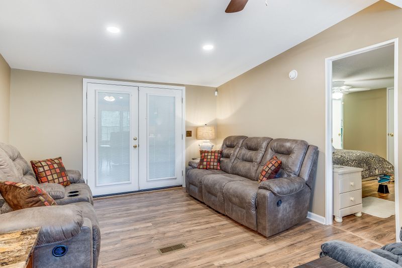 2263 Upper Middle Creek Rd, Sevierville, TN 37876