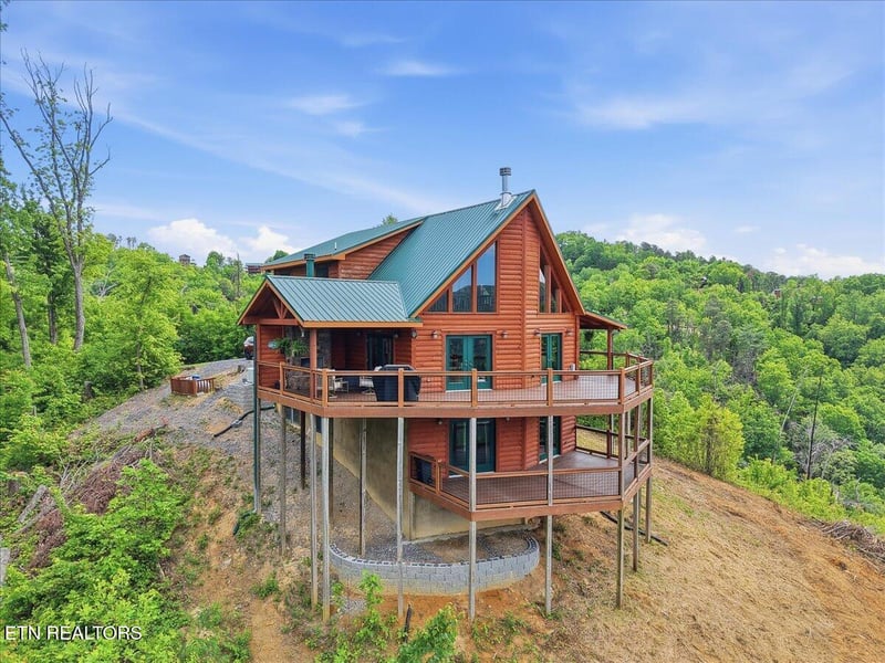 2266 Lone Ridge Dr, Sevierville, TN 37862
