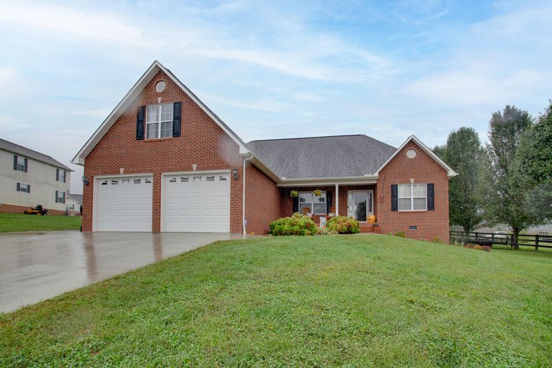 227 Austin Ln, Jacksboro, TN 37757