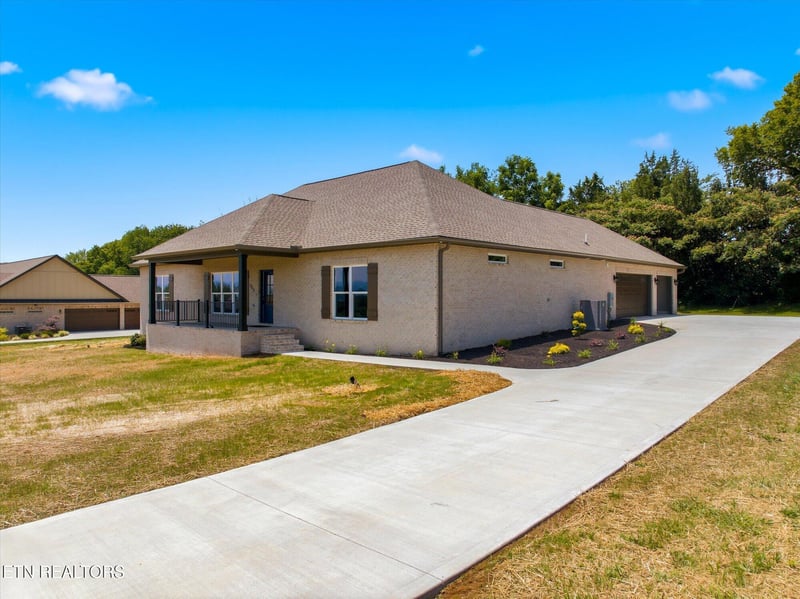 227 Charlie Ln, Maryville, TN 37804