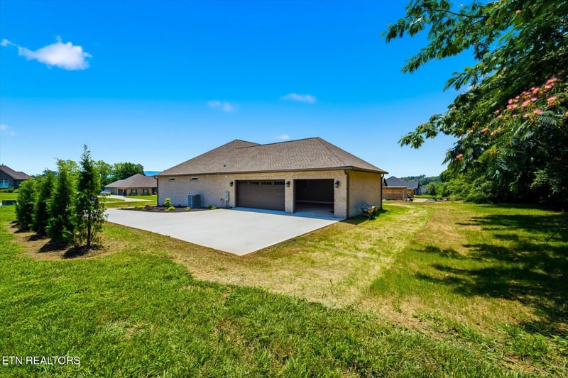 227 Charlie Ln, Maryville, TN 37804