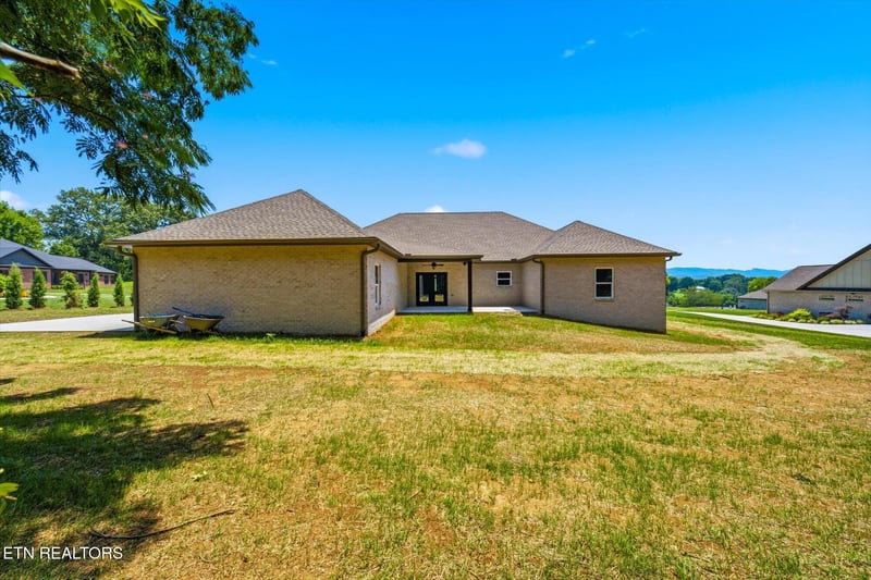 227 Charlie Ln, Maryville, TN 37804