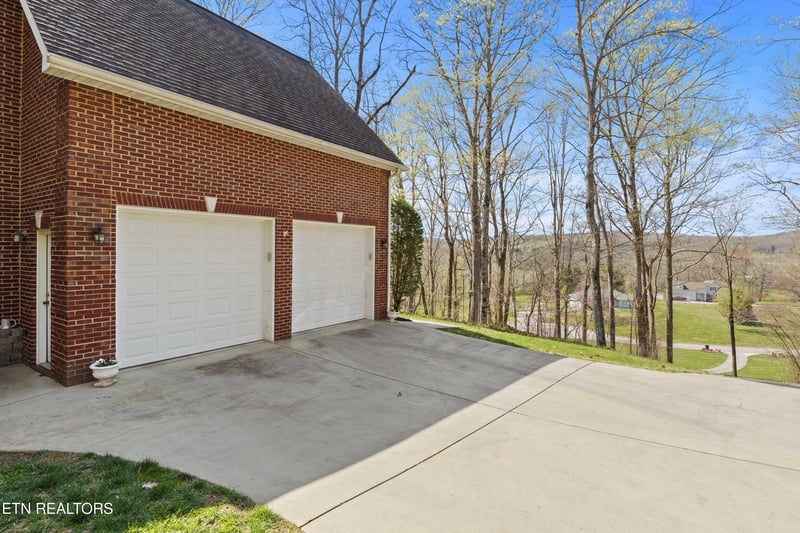 227 Columbus Dr, Lenoir City, TN 37771