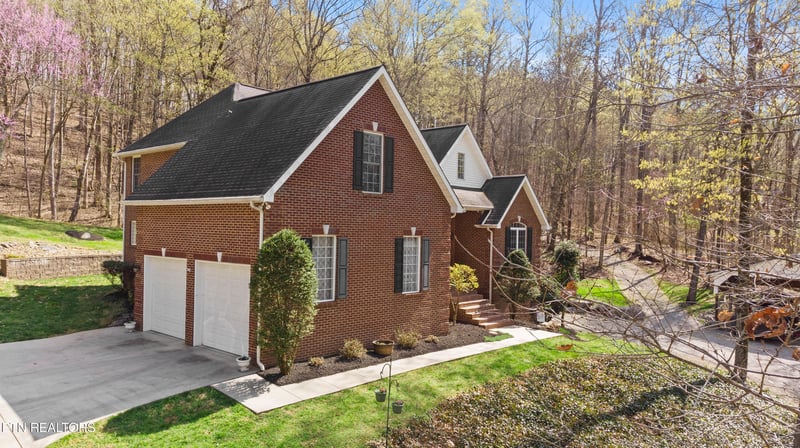 227 Columbus Dr, Lenoir City, TN 37771