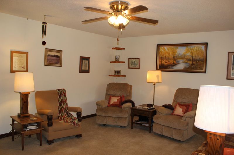 227 Elk Lake Ln, Jacksboro, TN 37757