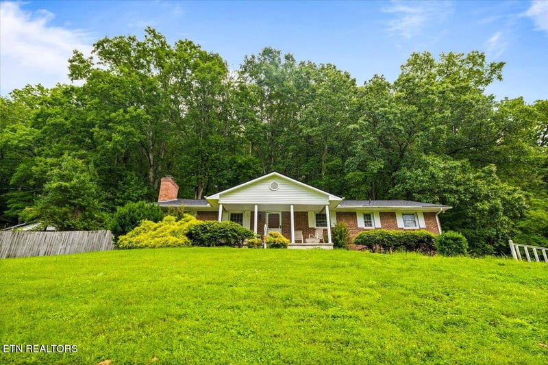 227 Fairway Dr, Lafollette, TN 37766