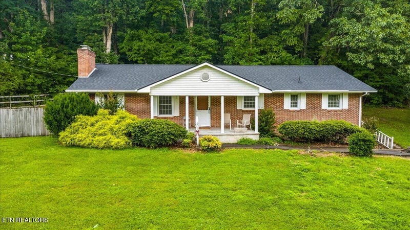 227 Fairway Dr, Lafollette, TN 37766