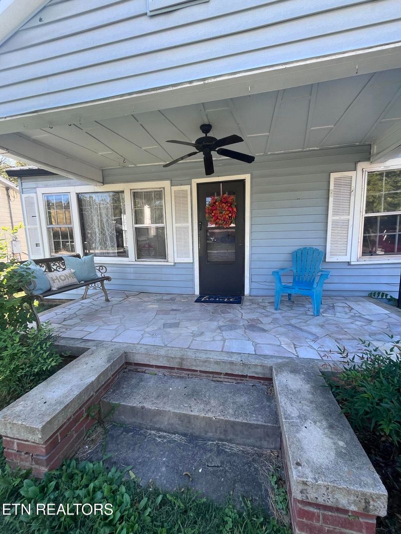 227 Henderson Ave, Sevierville, TN 37862