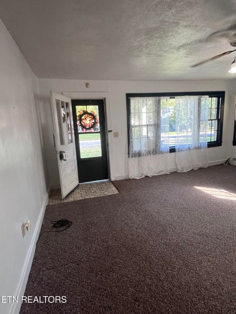 227 Henderson Ave, Sevierville, TN 37862