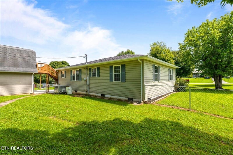 227 Higdon Ln, Lafollette, TN 37766