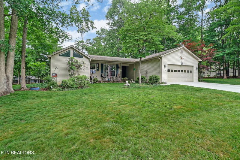 227 Lakeview Dr, Crossville, TN 38558