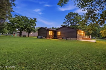 227 Leniz Dr, Maryville, TN 37803