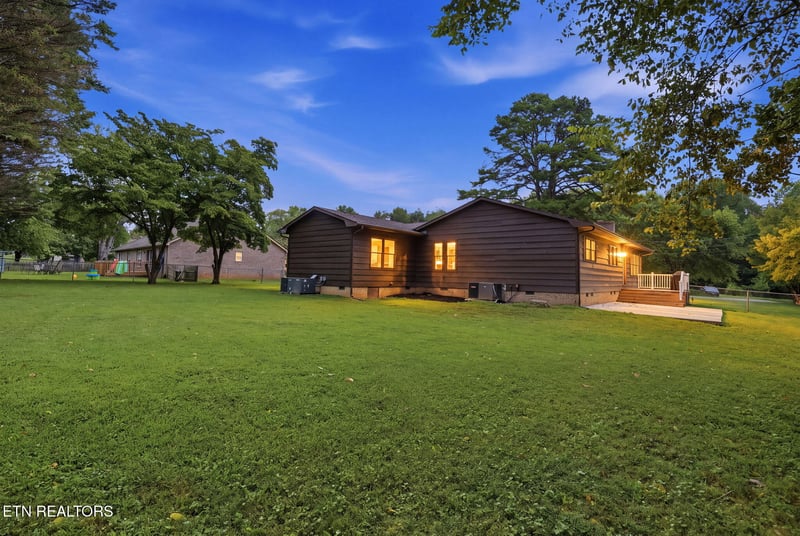 227 Leniz Dr, Maryville, TN 37803